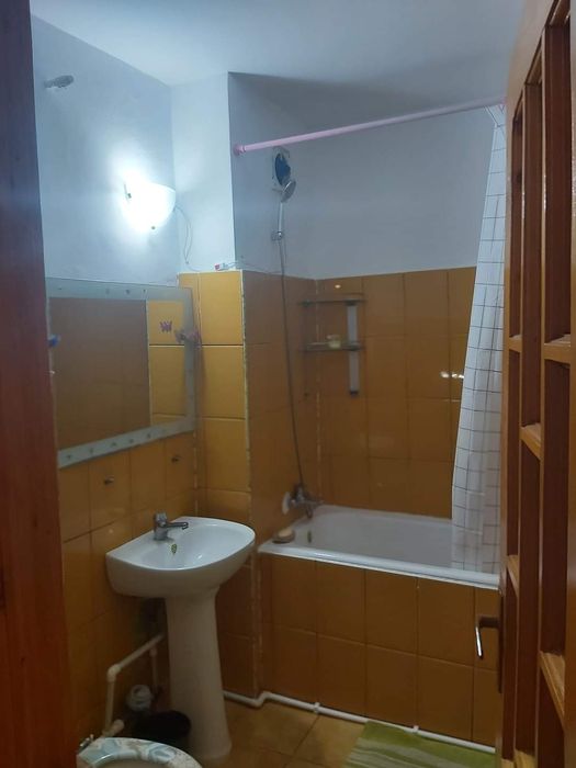 Inchiriez apartament