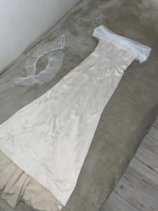 1) Платье вечернее с корсетом и  шлейфом 2) Платье вечернее с пояском