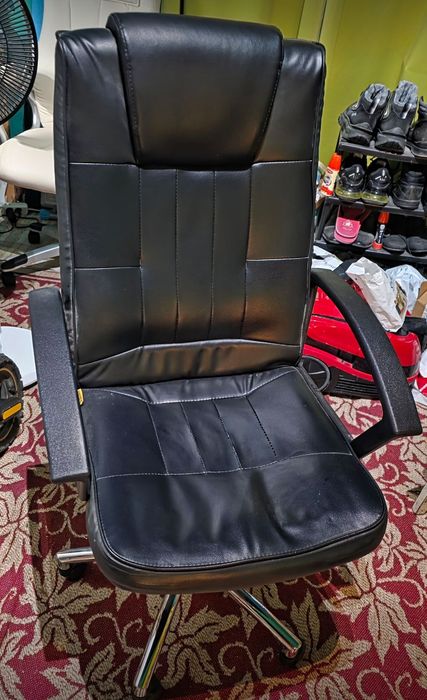 Scaun directorial de birou din piele artificiala de vanzare.