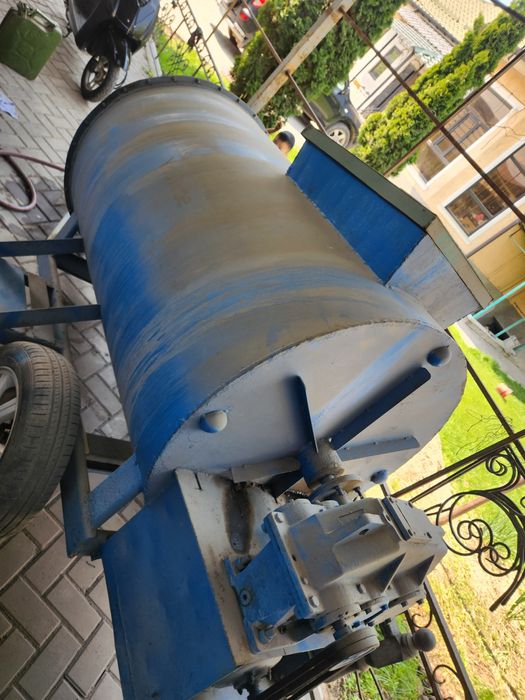 Бетономешалка 1 куб с формами