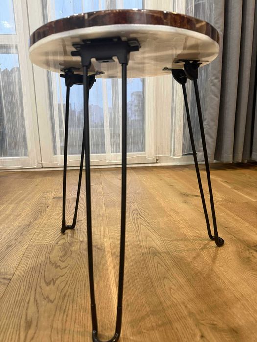 Ръчно изработена масичка с естествени цветя и дърво от череша