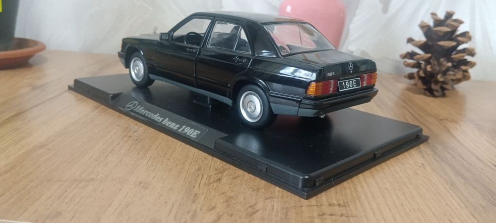Коллекционная модель Мерседес 1:24