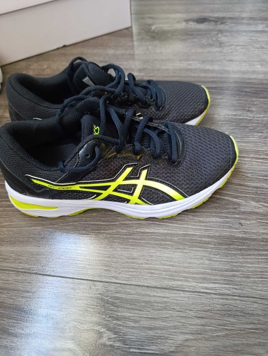 Маратонки asics много запазени като нови