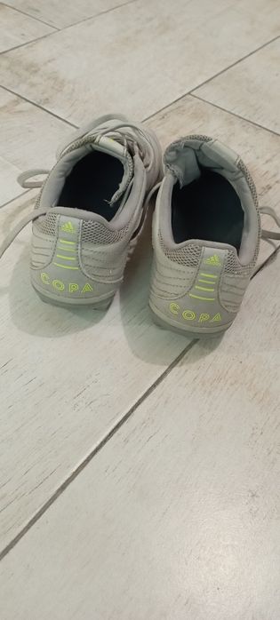 Детски футболни обувки за трева (бутонки)