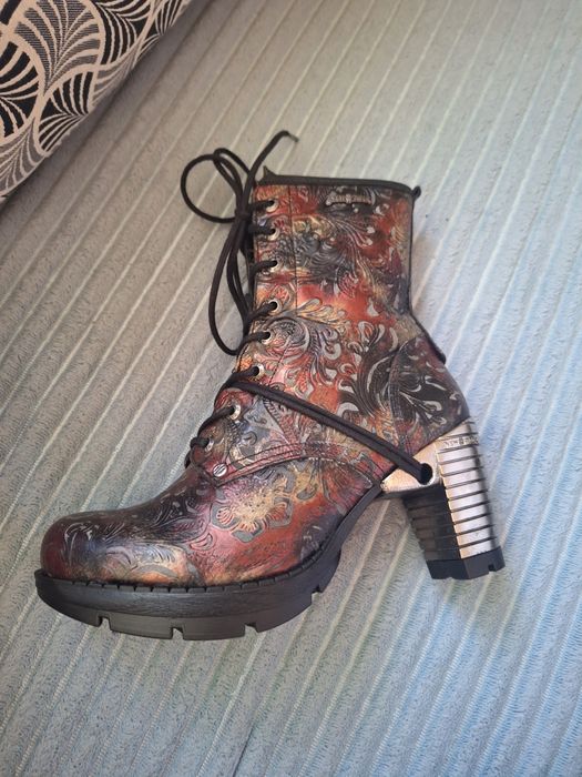 Дизайнерска дамска бота