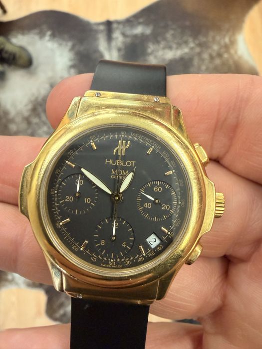 Часовник Hublot златен