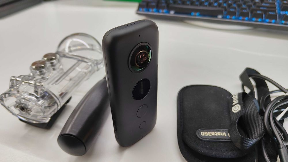 Insta360 ONE X камера с водолазен кейс