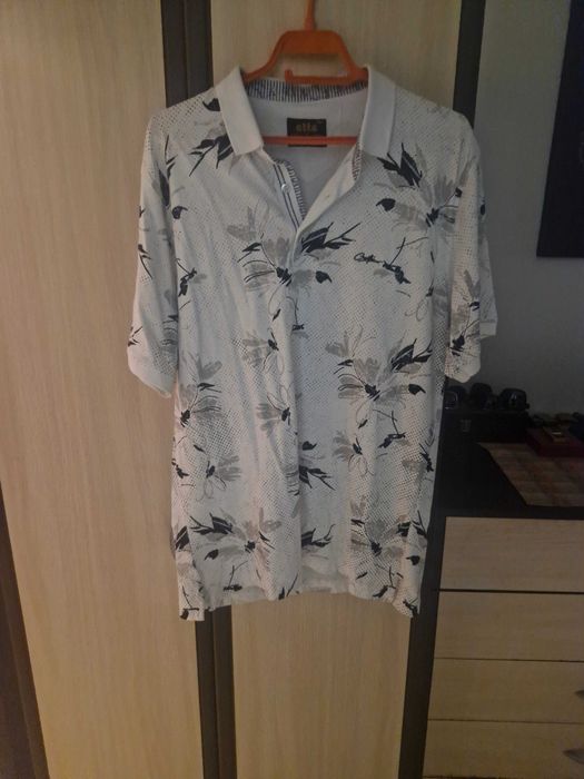 Продават се мъжка тениска