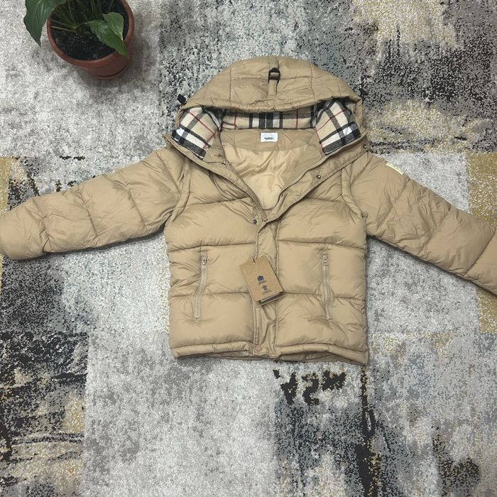 Geaca burberry, noua cu eticheta, bej, maneci detasabile