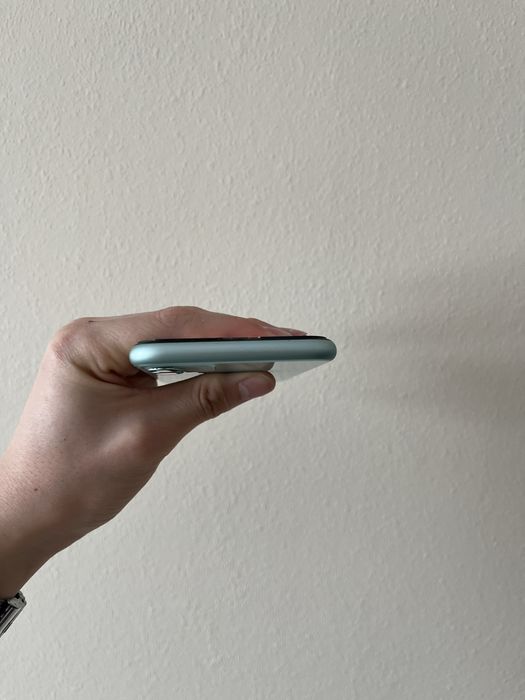 Продам iPhone 11 128