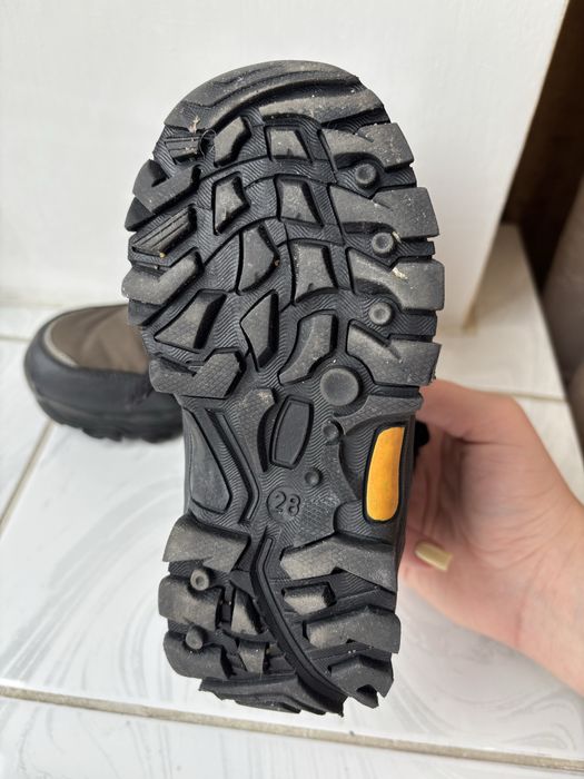 Продам детские ботинки