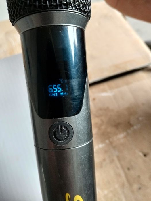 Продам професиональный микрофон блютуз фирма Sing-e