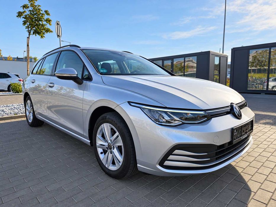 Volkswagen Golf VIII Variant Life 2.0 TDI 115 CP – 2022 – Digital Cockpit Pro – Discover Media – LED – Business Premium - TVA Deductibil