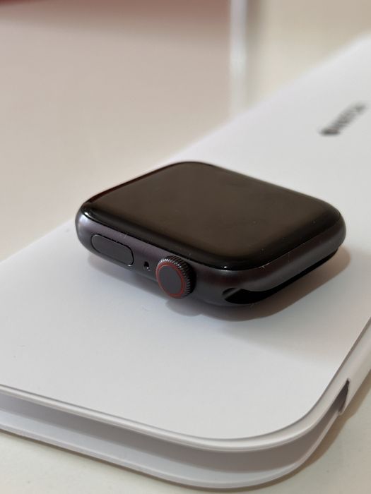 Продам Apple Watch SE 44mm