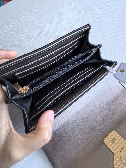 Ново дамско черно портмоне