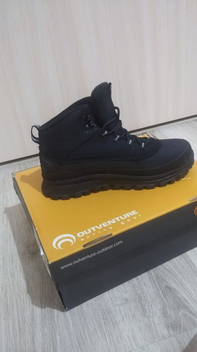 Продам новые ботинки