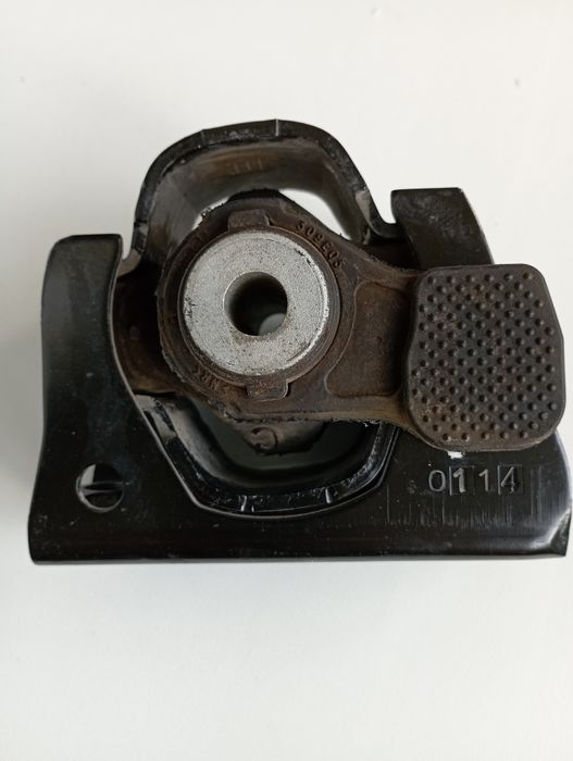 Продам подушку двигателя.