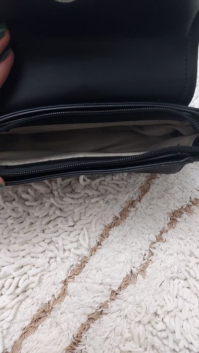 Черная кожаная сумка