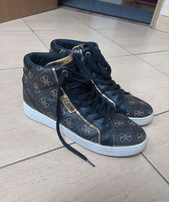 Adidas tip gheată Guess