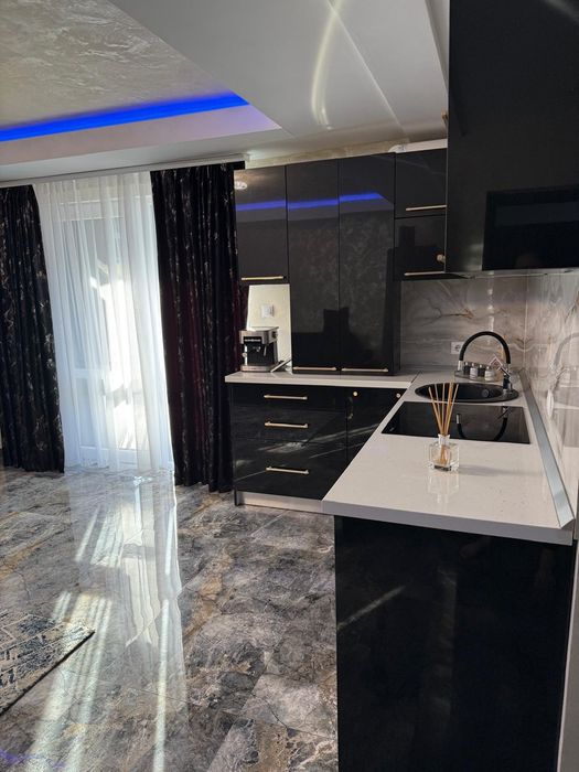 Apartament 3  camere  bloc nou