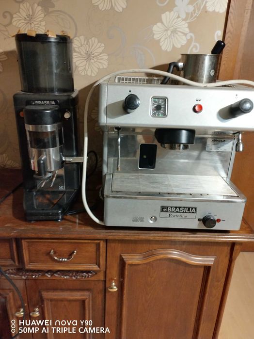 Кафемашина с кафемелачка