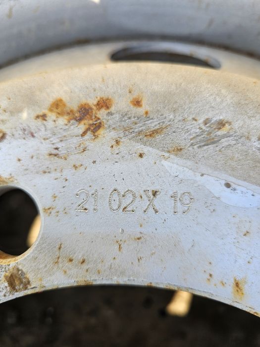 Продам диски  8 болтовый  безкамерка