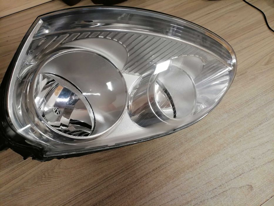 Продавам ляв фар за голф 5