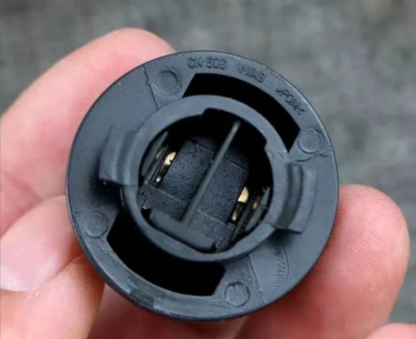 Щипки/държач за сенник VW Golf/Jetta/Passat/Audi Q8/Tiguan/Arteo/Polo