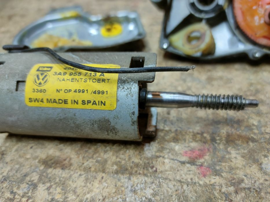 Шестерня редуктора и мотор стеклоочистителя для Пассат б3