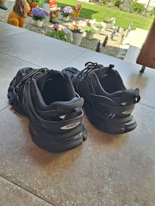 Balenciaga track