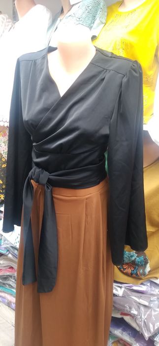 Продаю б/у плптья,кофты