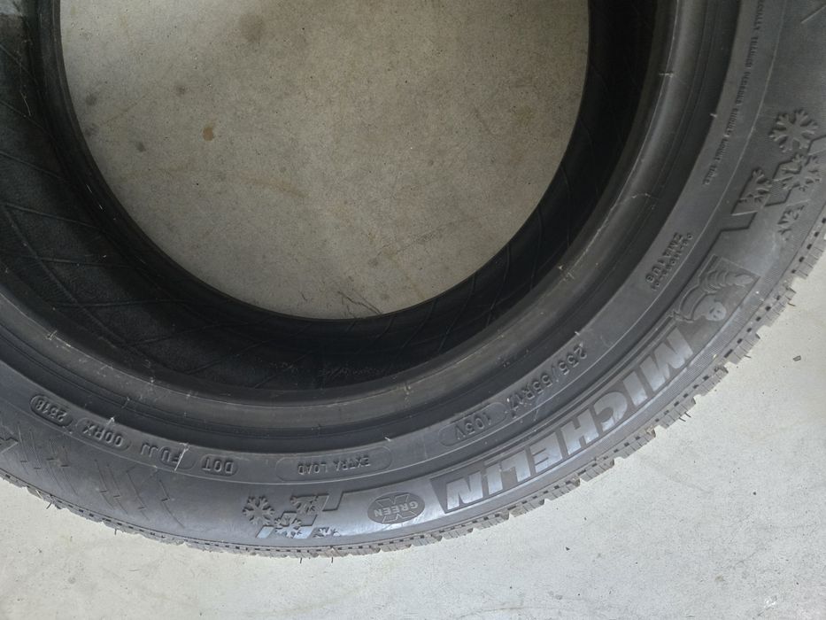 2buc Anvelope iarna 235 55 17 Michelin Pilot Alpin  ca si noi