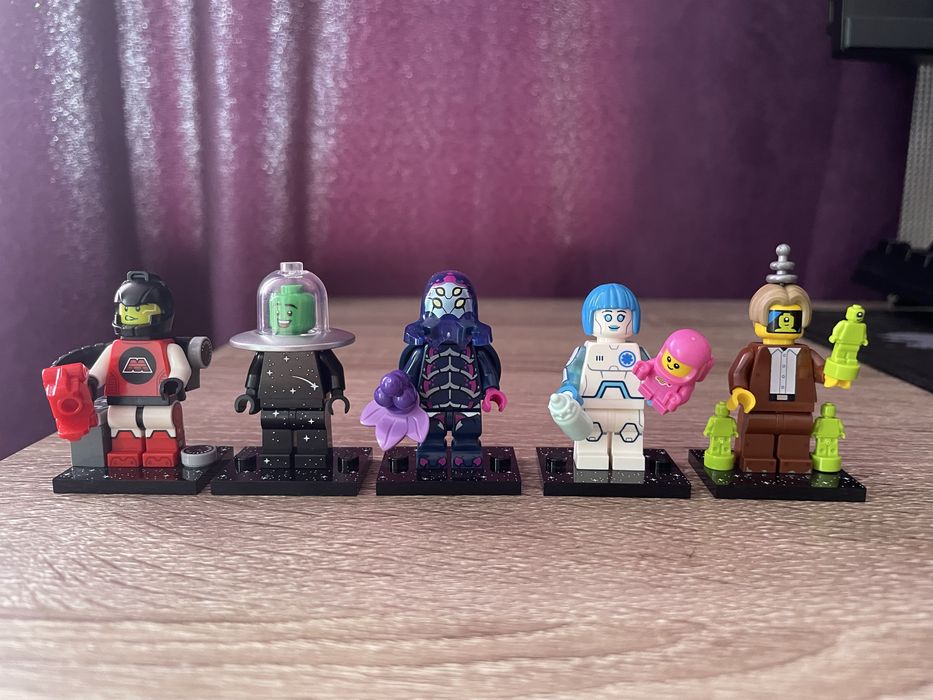Lego Minifigures 71046 and 71039