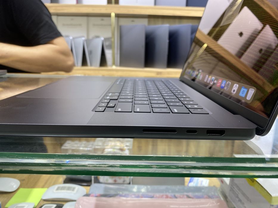 Macbook Pro 16 M3Max/128GB/8TB/SpaceBlack (OpenBox)