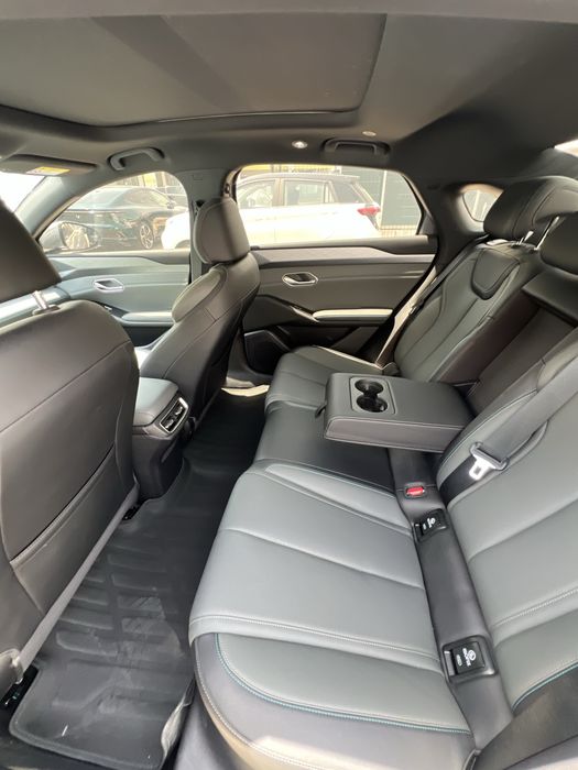 Byd Qin L mashinasi sotuvda