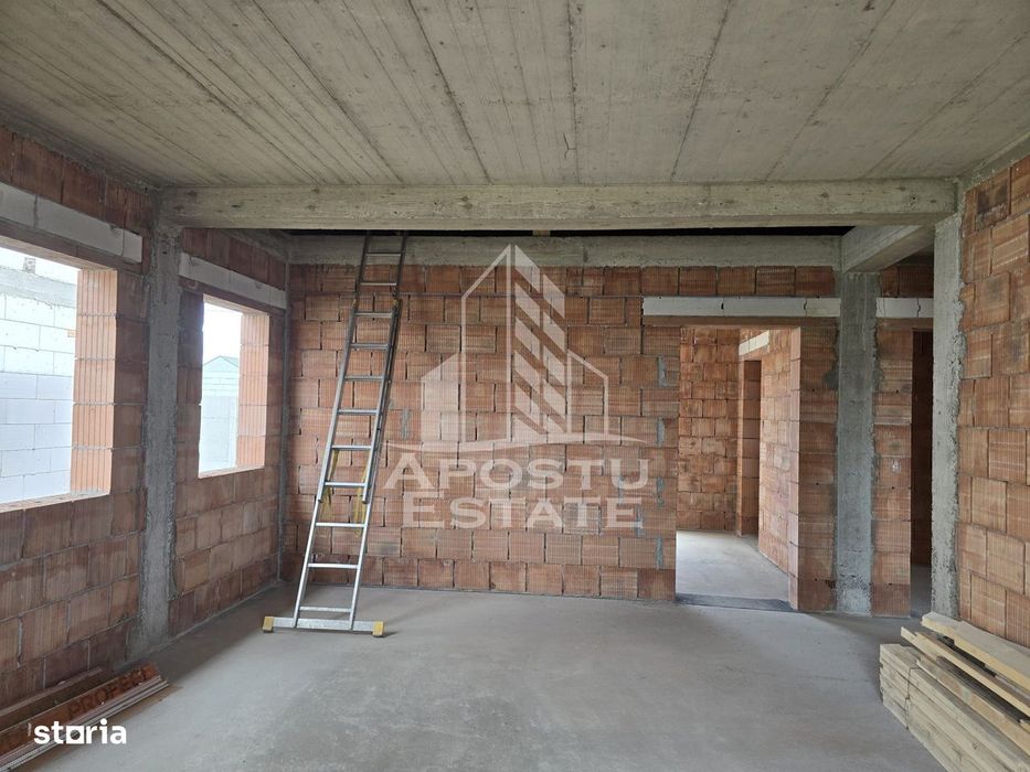 Casa noua, la rosu, in Curtici