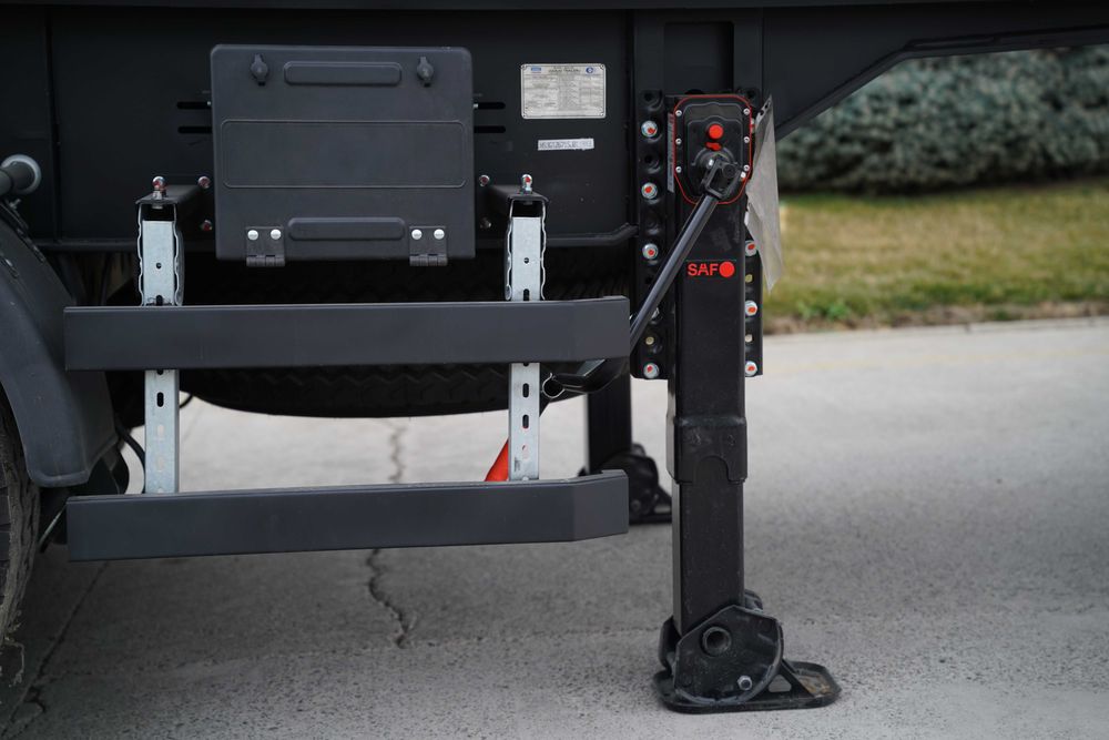 Полуприцеп-самосвал
зерновоз, объём 35 куб.м Оси “TRAX”