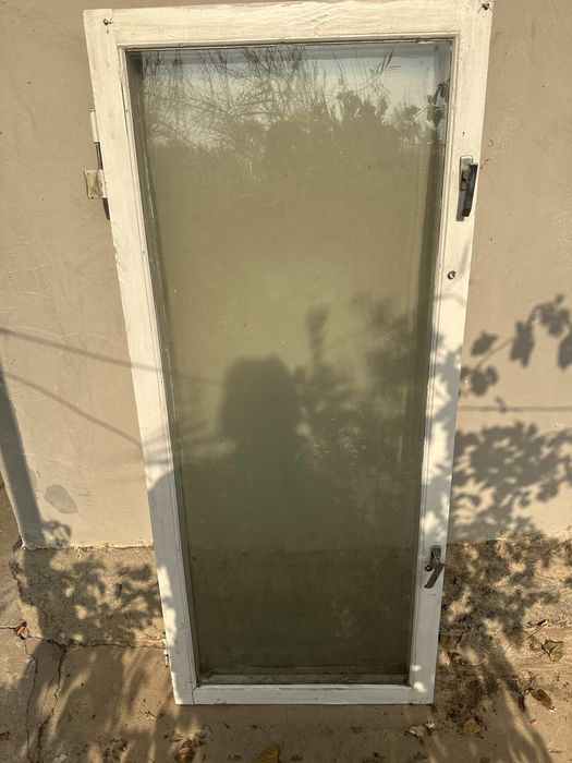 Окна БУ деревянные , белые. со стеклом.