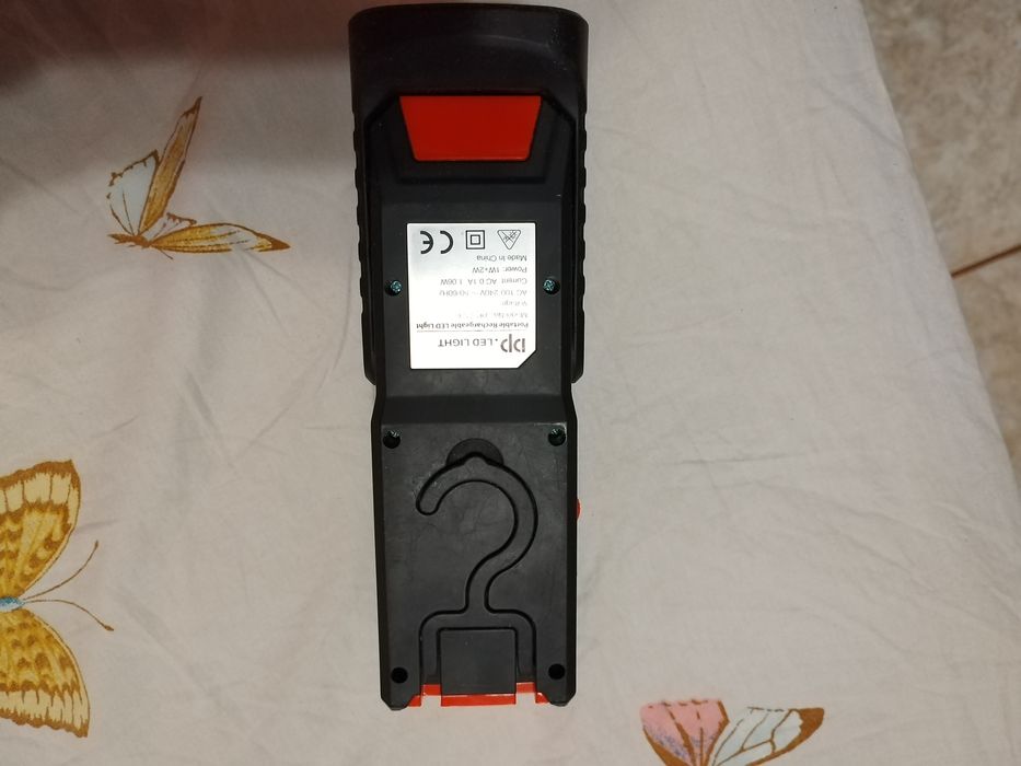 Фенер с магнит зареждащ се