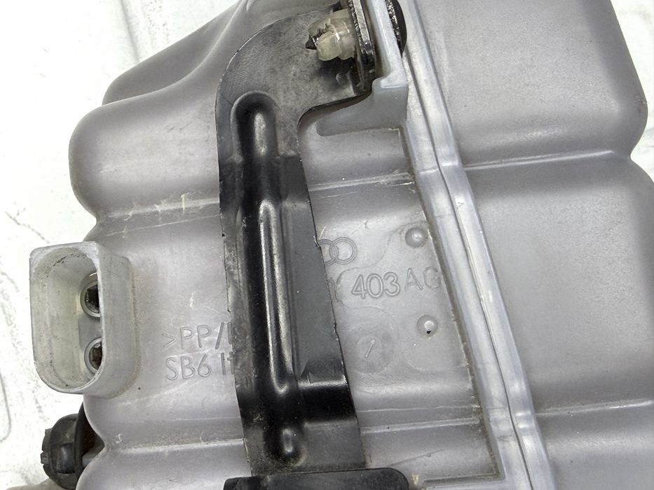 Казанче антифриз AUDI A6 A7 4G 4G0121403AG