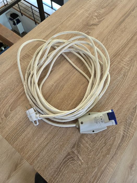 Prelungitor 12m cu priză IP44 – a văzut mai multe la viața lui decât un electrician bătrân