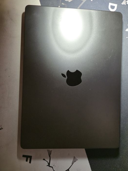 MacBook Pro M3 Pro — 18 ГБ / 512 ГБ макбук