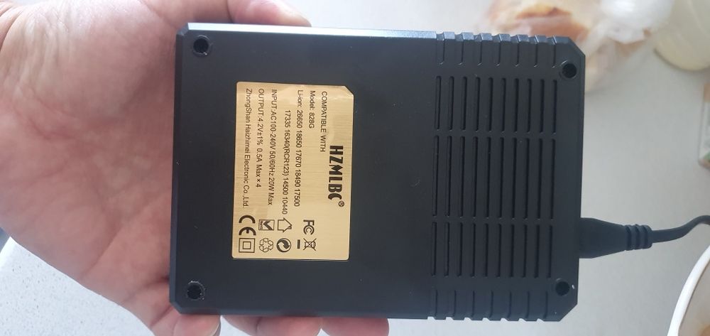 Продаю зарядные устройство