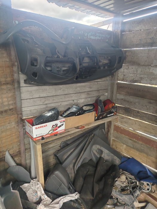 Продам по запчастям Carisma