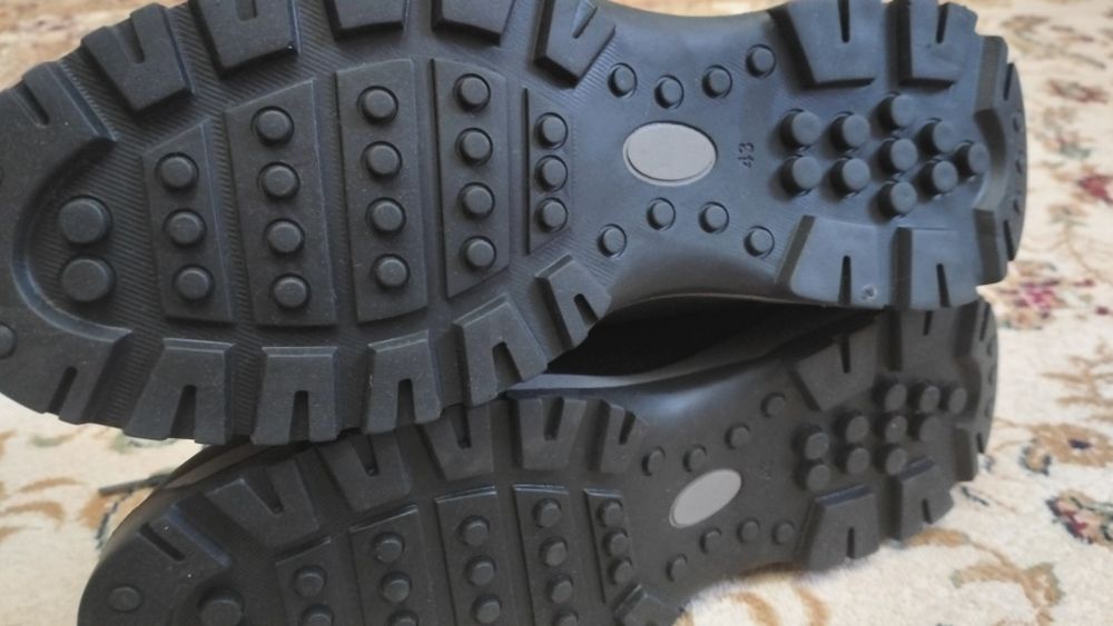 Продам зимнюю обувь