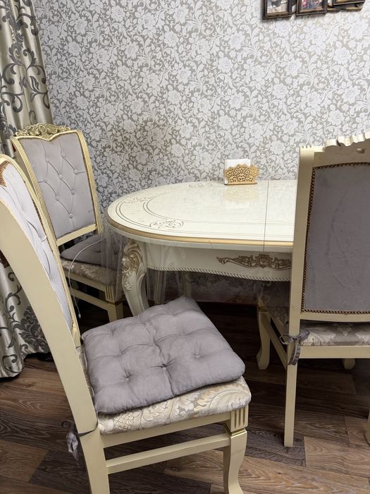 Стол со стульями срочно!