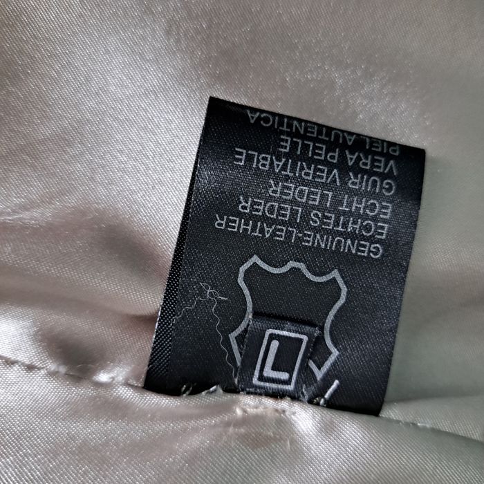 Луксозно палто от кашмир и сваляща яка от лисица.