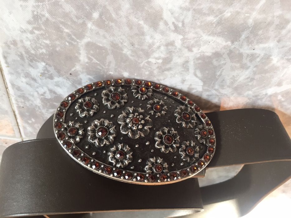 Продавам елегантен колан