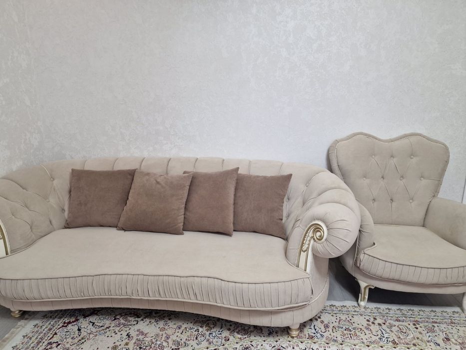 Продам комплект диван и 2 кресла