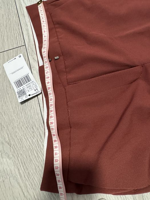 Pantaloni noi Mango